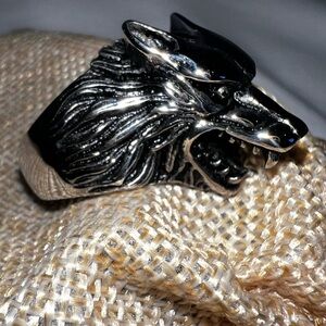 Wolf ring